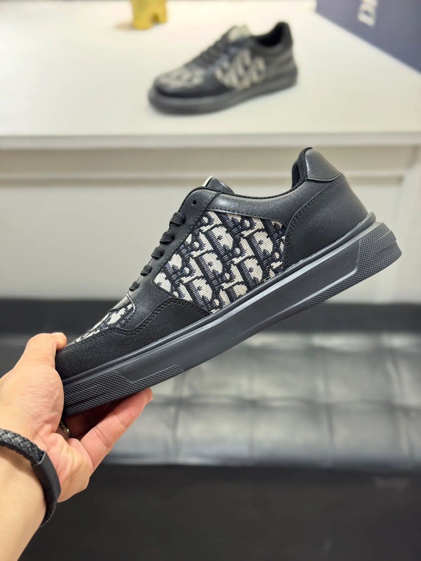 Men's men's shoes 💰400 [New model] 🌂🌂Dior (Dior) 🆕 Low-top casual shoes, carefully made of first-layer cowhide with canvas, comfortable and breathable ~ rubber soles, enhance style. Fashionable and versatile, it can complement any look. Featuring an exquisite design that is uniquely dynamic and modern, this shoe is part of Dior's legacy and embodies modern elegance. Size: 38-44 (45 customized